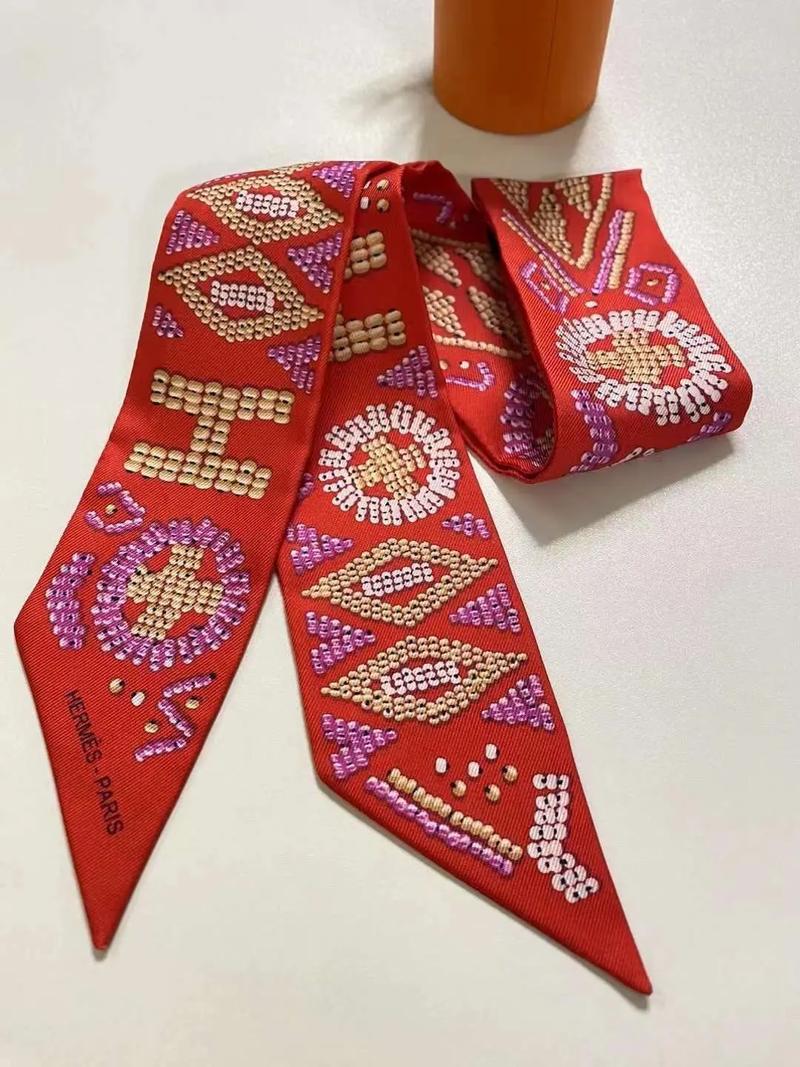 优雅点缀 爱马仕Twilly小丝巾,品质与品味的完美结合